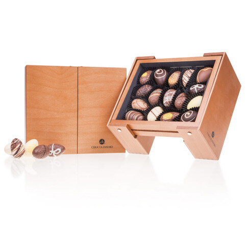 elegantiška dovana, Velykos, šokoladiniai margučiai, medinė šokolado dėžutė