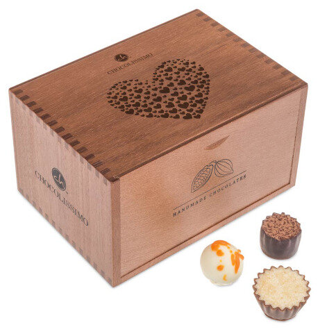 elegantiška šokolado dėžutė Valentino dienai, medinė šokolado dėžutė, elegantiška medinė dėžutė su rankų darbo praline saldainiais