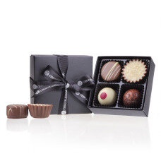 klasikinė šokolado dėžutė, elegantiška praline pakuotė, elegantiški pralaine saldainiai